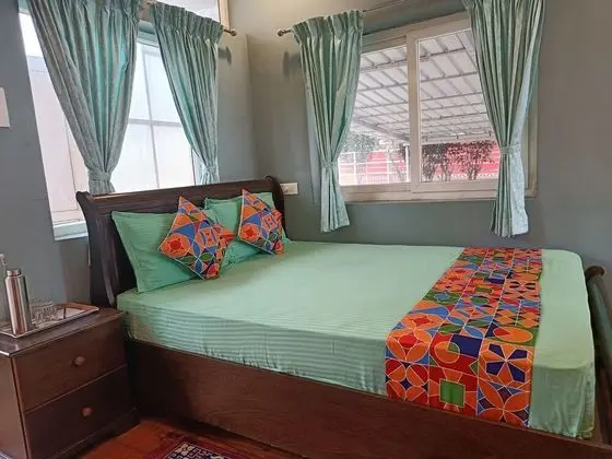 Deluxe Room Valley View Queen Bedroom