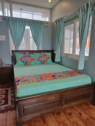 Deluxe Room Valley View Queen Bedroom