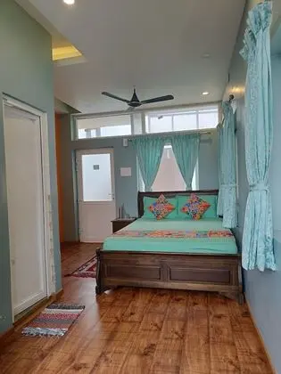 Deluxe Room Valley View Queen Bedroom