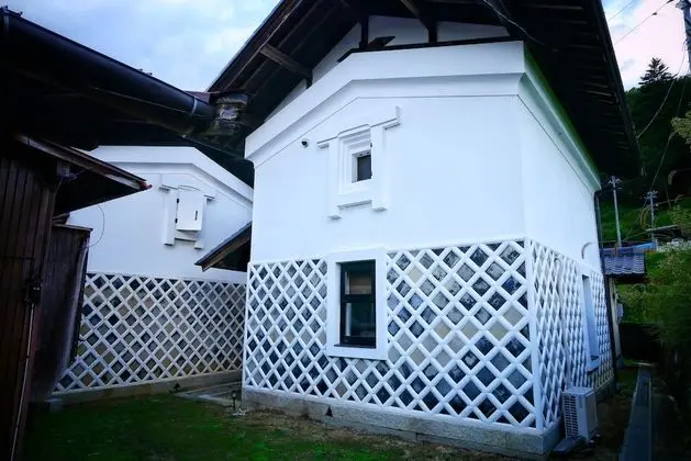 Traditional Ev (KOMEGURA)