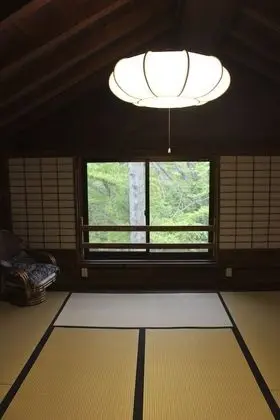 Traditional Ev (TOSHOGURA)
