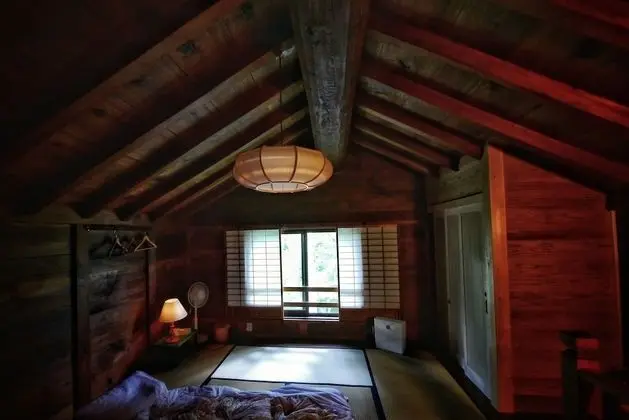 Traditional Ev (TOSHOGURA)