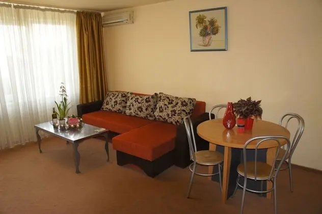 One Bedroom Apartment for 2 adults and 2 children