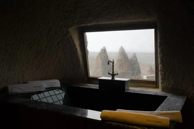 King Cave Suite, Şömineli