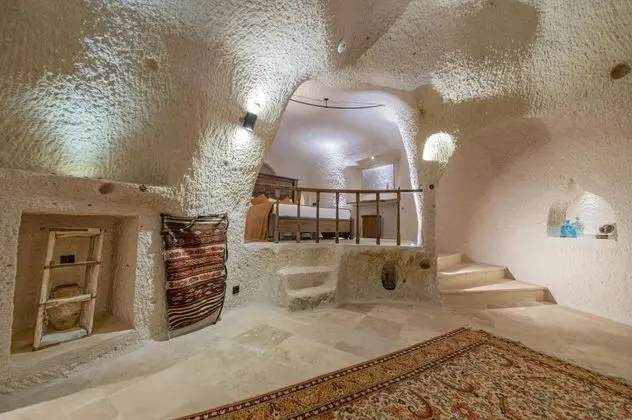 King Cave Suite, Şömineli