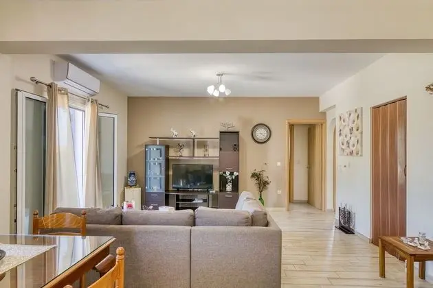 Family Apart Daire, Birden Çok Yatak, 2 Banyolu, Bahçeli (Aggelos Cozy Apartment few min from)