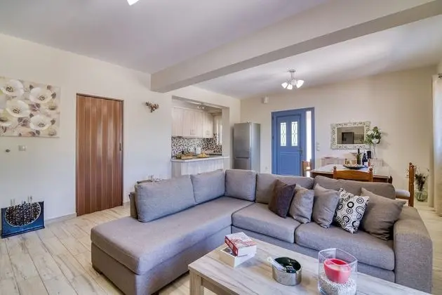 Family Apart Daire, Birden Çok Yatak, 2 Banyolu, Bahçeli (Aggelos Cozy Apartment few min from)