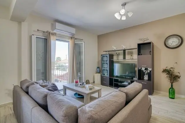 Family Apart Daire, Birden Çok Yatak, 2 Banyolu, Bahçeli (Aggelos Cozy Apartment few min from)