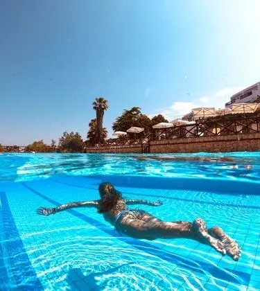 Family Oda, Kısmi Deniz Manzaralı