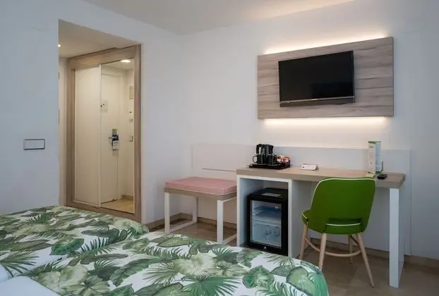 Tek Büyük Yataklı Oda, Teras, Şehir Manzaralı