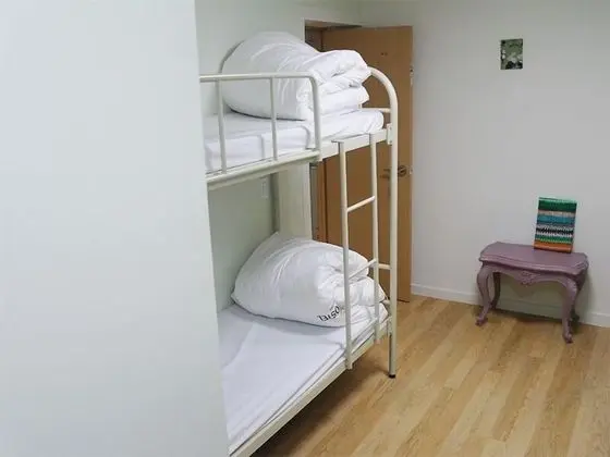 Ortak Ranzalı Oda, Sadece kadınlar için (Non-Korean Nationals Only)