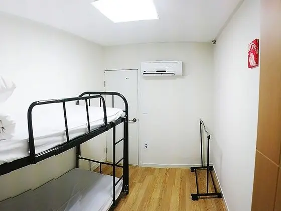 Ortak Ranzalı Oda, Sadece kadınlar için (Non-Korean Nationals Only)