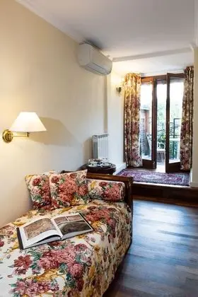 Junior Süit, Teras, Bahçe Manzaralı