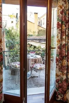 Junior Süit, Teras, Bahçe Manzaralı