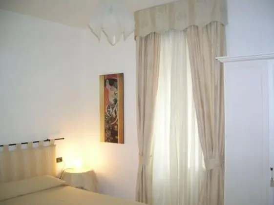 Büyük Yataklı Tek Kişilik Oda