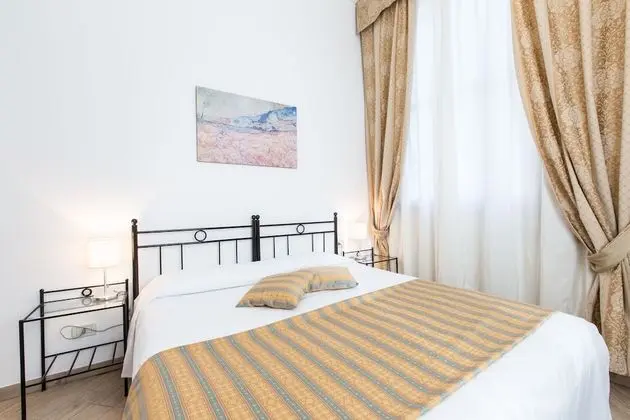 Büyük Yataklı Tek Kişilik Oda