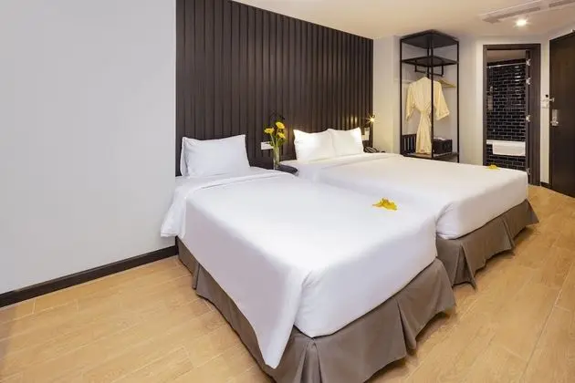 Üç Kişilik Oda, Balkon, Şehir Manzaralı (Agnes)