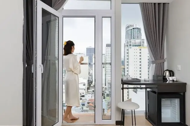 Üç Kişilik Oda, Balkon, Şehir Manzaralı (Agnes)