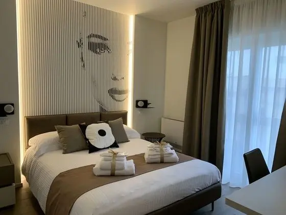 Deluxe Tek Büyük Yataklı Oda, Sigara İçilmez, Banyolu/Duşlu (Glance)