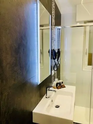 Deluxe Tek Büyük Yataklı Oda, Sigara İçilmez, Banyolu/Duşlu (Glance)