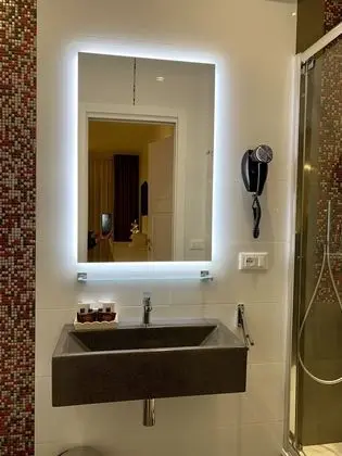 Luxury Oda, 1 En Büyük (King) Boy Yatak ve Çekyat