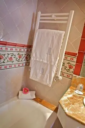 Büyük Yataklı Tek Kişilik Oda