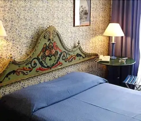 Standard Tek Büyük Yataklı Oda