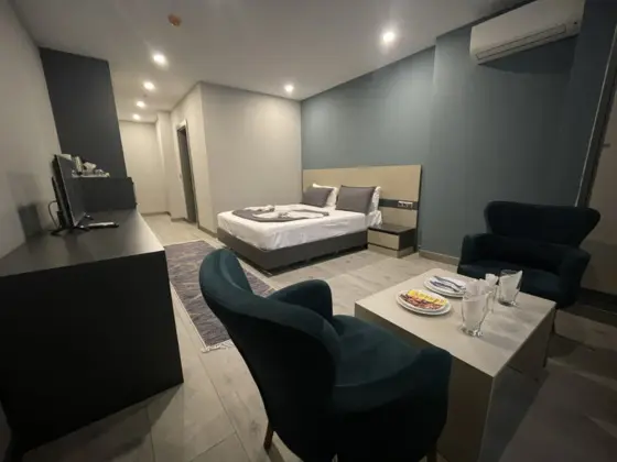 Studio, Göl Manzaralı