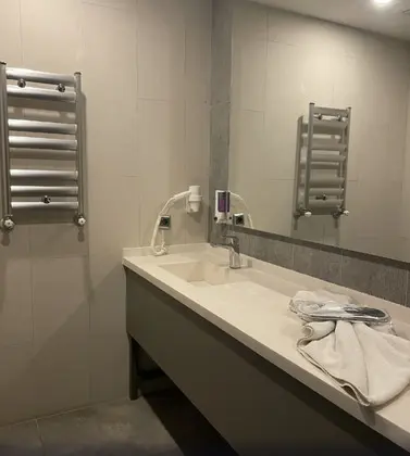 Studio, Göl Manzaralı