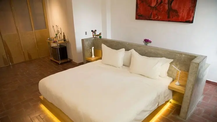 Master Suite Balcony 01
