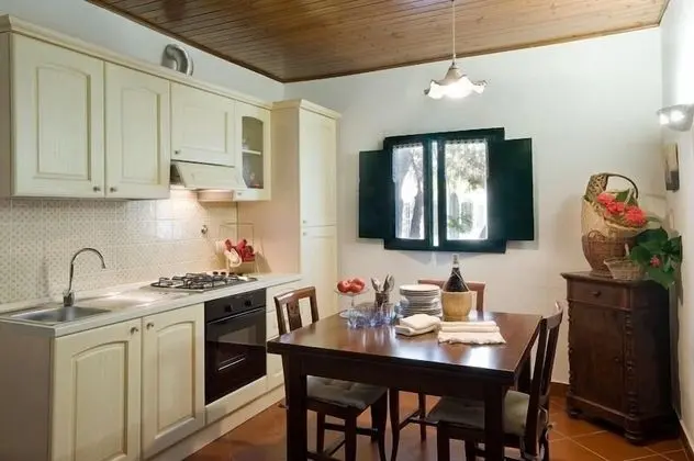Kır Evi, 1 Büyük (Queen) Boy Yatak, Sigara İçilmez (Casina)