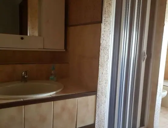 Tek Büyük Yataklı Oda, Ortak Banyo