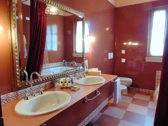 Deluxe Tek Büyük veya İki Ayrı Yataklı Oda