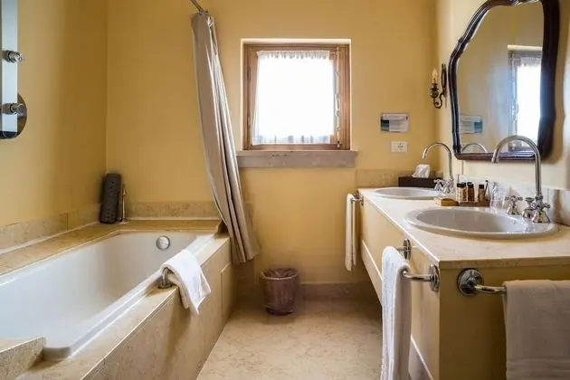 Superior Tek Büyük veya İki Ayrı Yataklı Oda