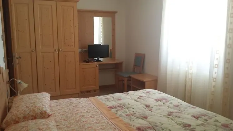 Üç Kişilik Oda