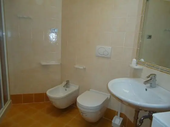 Üç Kişilik Oda