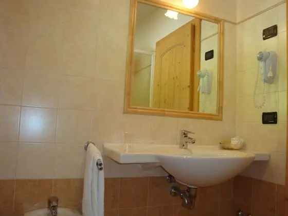 Tek Büyük veya İki Ayrı Yataklı Oda, Avlu Manzaralı