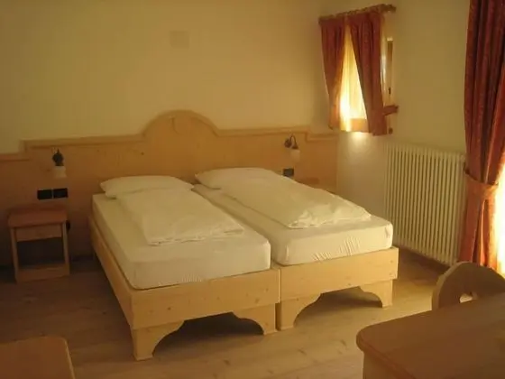 Tek Büyük veya İki Ayrı Yataklı Oda, Bahçe Manzaralı