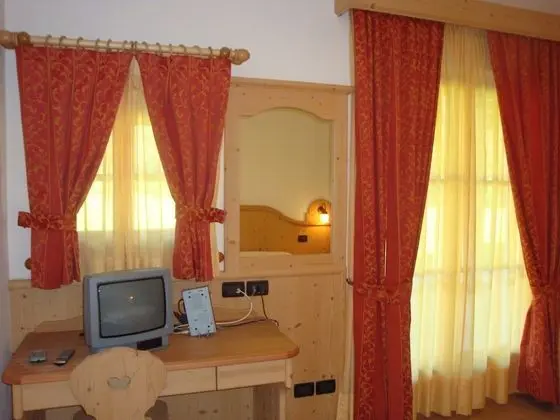 Tek Büyük veya İki Ayrı Yataklı Oda, Bahçe Manzaralı