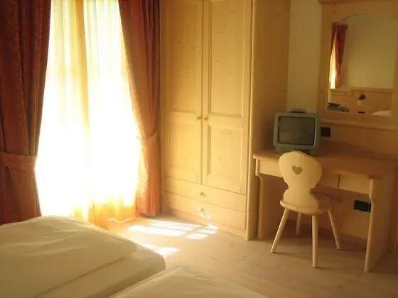 Tek Büyük veya İki Ayrı Yataklı Oda, Bahçe Manzaralı