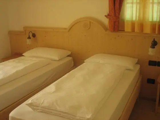 Tek Büyük veya İki Ayrı Yataklı Oda, Bahçe Manzaralı