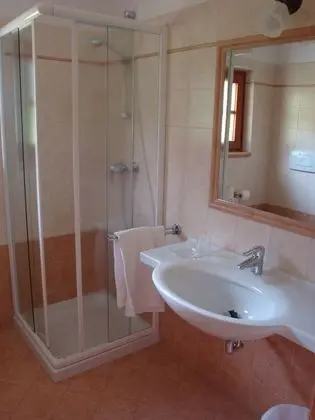 Tek Büyük veya İki Ayrı Yataklı Oda, Bahçe Manzaralı