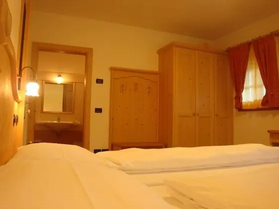 Tek Büyük veya İki Ayrı Yataklı Oda, Dağ Manzaralı