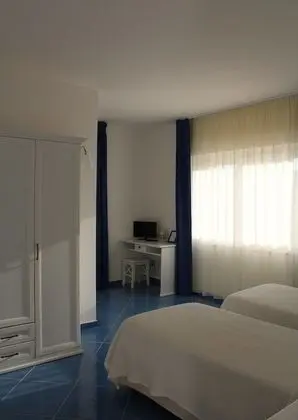 Tek Büyük veya İki Ayrı Yataklı Oda, Banyolu/Duşlu, Kule