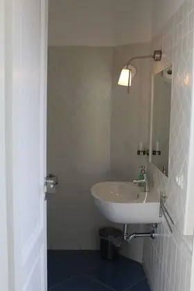 Tek Büyük veya İki Ayrı Yataklı Oda, Banyolu/Duşlu, Kule