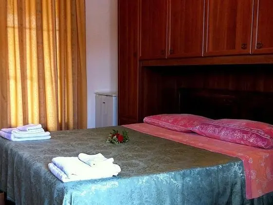 Üç Kişilik Oda