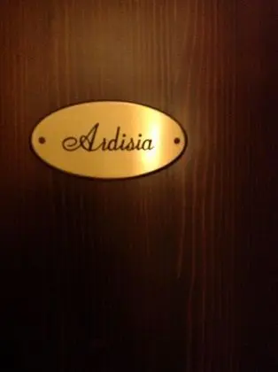 Traditional Üç Kişilik Oda, Tepe Manzaralı (Ardisia)