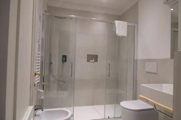 Comfort Tek Büyük veya İki Ayrı Yataklı Oda, Banyolu/Duşlu