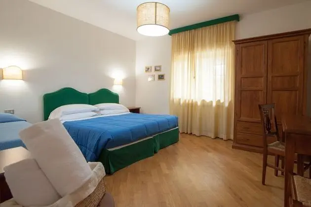 Deluxe Üç Kişilik Oda, Banyolu/Duşlu