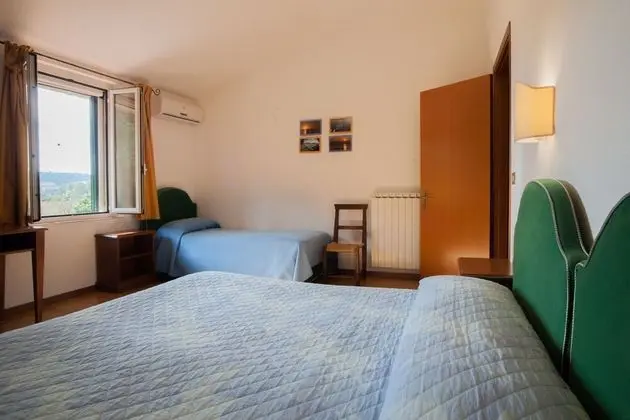 Deluxe Üç Kişilik Oda, Banyolu/Duşlu